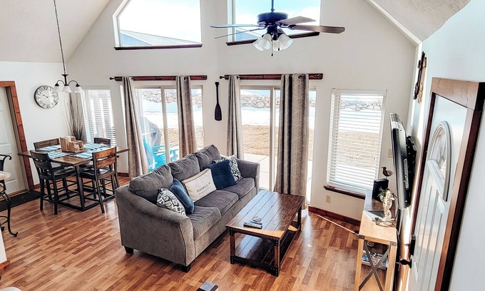 Arnolds Park Cabina | Cozy Okoboji Cabin at Bridges Bay