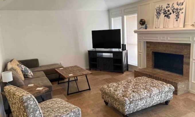 Frisco Casa | Cozy on Christie