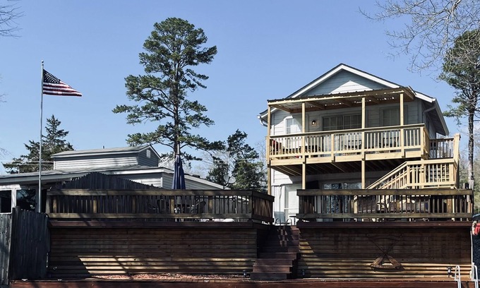 Mid America Casa | Cozy on the Lake