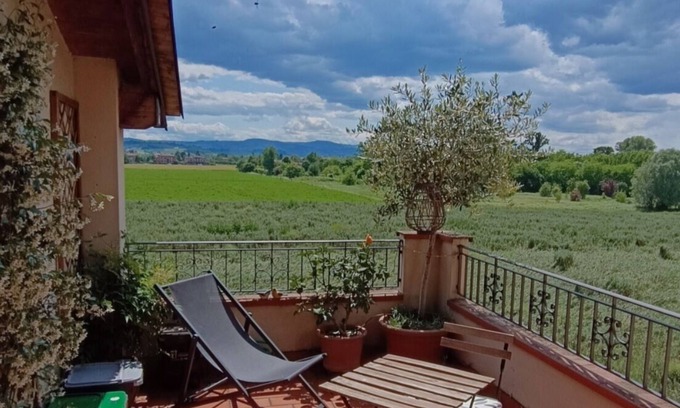 Settecani Apartamento | Cozy one-bedroom apartment between town and hills.