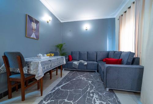 Kireka Apartamento | Cozy One Bedroom Apartment with Fast Fibre Wifi, Netflix, Hot Showers, Furnished Kitchen