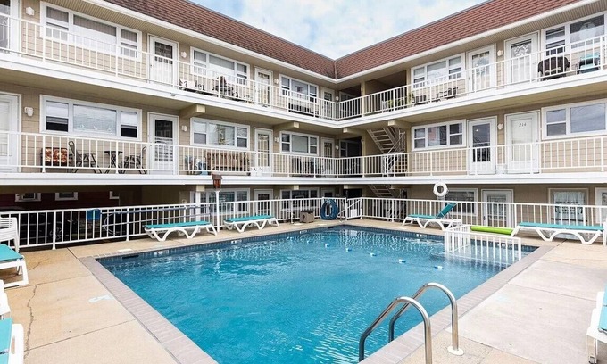 Wildwood Hotel | COZY ONE BEDROOM CONDO WITH POOL! BEACH, RESTAURANTS, BOARDS. NO CLEANING FEE