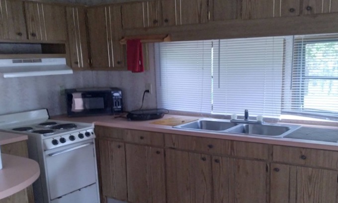 Adams Cabina | Cozy one bedroom minutes from WI Dells & Castle Rock Lake