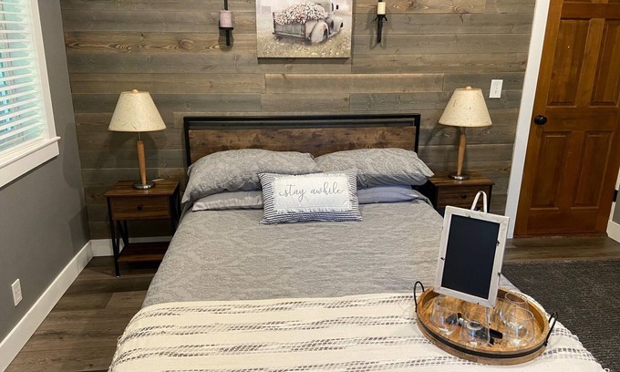 Wilsonville Casa | Cozy one room suite on two acres.