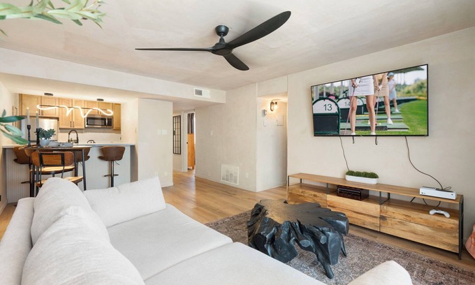 Southwest Village Condominio | Cozy One Story GATED Pool Old Town Scottsdale