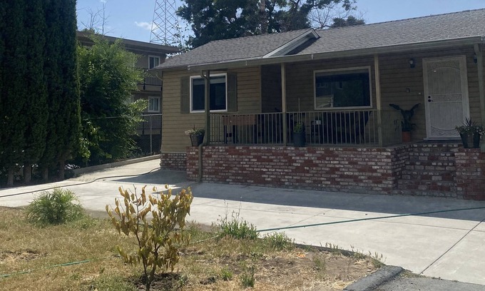 Antioch Casa | Cozy open view, close to freeway, hospital and shopping center.