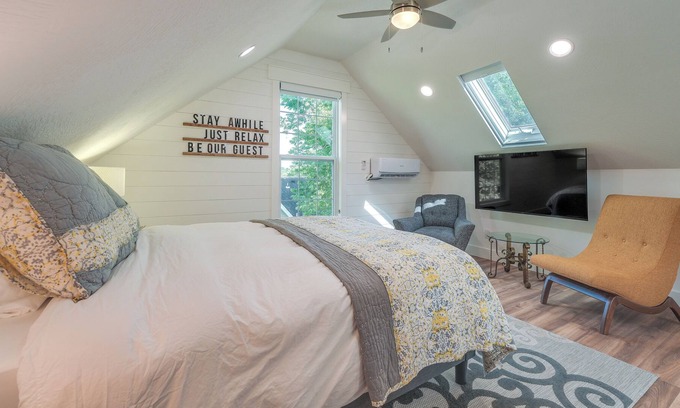 Ozark Apartamento | Cozy Ozark Studio Near Downtown & River!