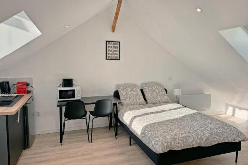 Vitry-sur-Seine Apartamento | Cozy Paris Gateway Studio with free parking