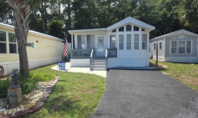 North Myrtle Beach Alquiler De RV | Cozy Park Model home in charming RV Park located in North Myrtle Beach