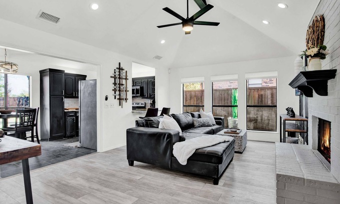 Frisco Casa | Cozy Parkside Home/ Rail Yard/ Toyota Centre