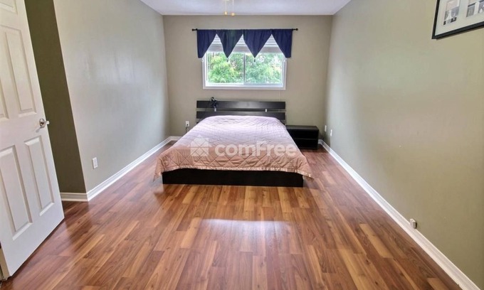Ottawa Division Casa | Cozy & Peaceful 5 Bedroom House in Orleans, Ottawa