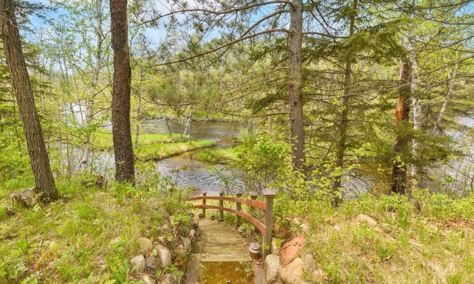 Fifty Lakes Cabina | Cozy & Peaceful Little Pine River Retreat