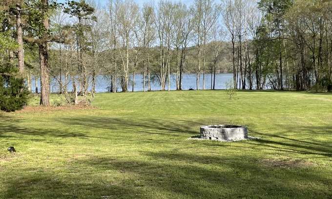 Waterloo Cabina | Cozy , Peaceful Waterfront Cabin in Beautiful Waterloo, AL!