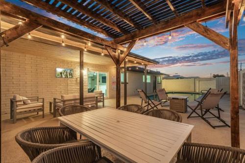 North Mountain Casa | Cozy-Perfect location-Private Pool-Heat Optional-SunsetFun-GCU