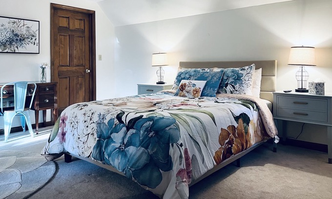 Jim Thorpe Cabaña | Cozy, pet-friendly 3-bedroom plus office sleeps up to 10!