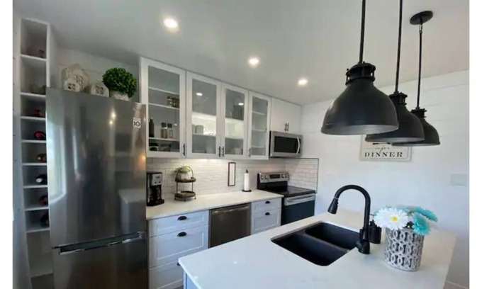 Prince George Casa | Cozy Pet Friendly Farmhouse Style Near Hospital