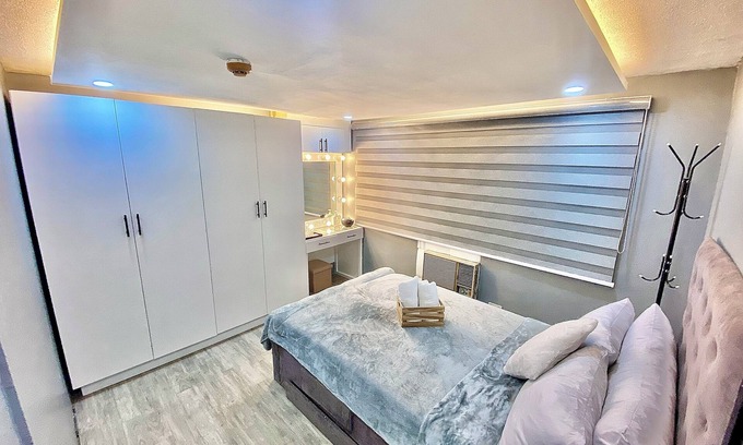 Cainta Condominio | Cozy & Pet-Friendly Condo: Pool, Netflix, Karaoke, Games, Markets & Fully AC’d!
