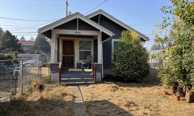 South End Cabaña | Cozy pet friendly cottage nestled a quiet backyard.