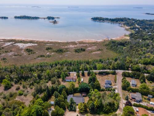 South Bruce Peninsula Casa | Cozy Pet Friendly Getaway W Fireplace