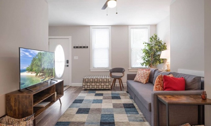 South Side Flats Casa | Cozy, Pet-Friendly Home in Pittsburgh South Side