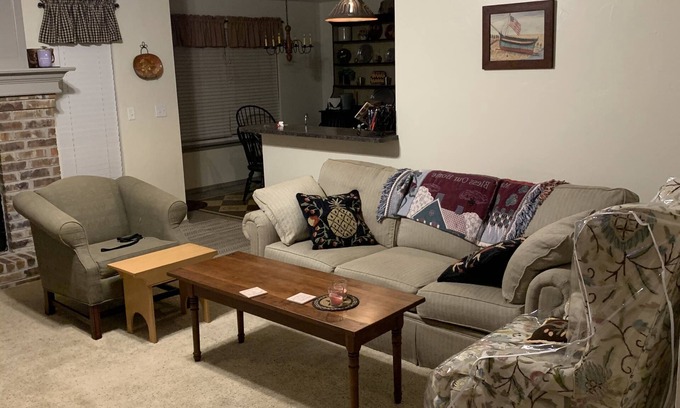 Oklahoma City Casa | Cozy pet friendly house near Tjnker Air Force Base