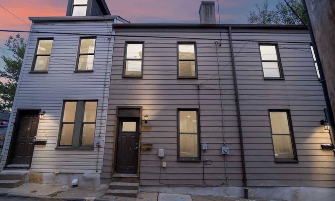 Central Northside Casa | Cozy Pittsburgh House: Fire Pit, Free WiFi!