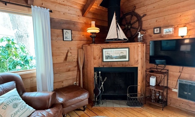 Wellfleet Cabaña | Cozy Pondside Cottage, Wellfleet, 5 Min to Beaches