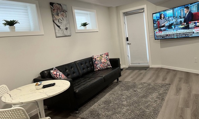 Fort Gary Casa | Cozy Private 1-bedroom Basement Suite with free parking