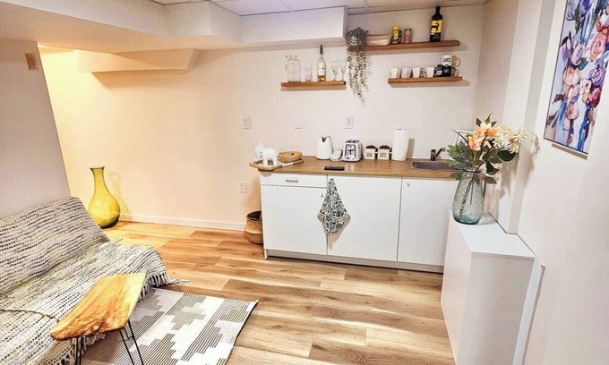 Fort Gary Apartamento | Cozy Private Basement Suite| Near Transit & U of M