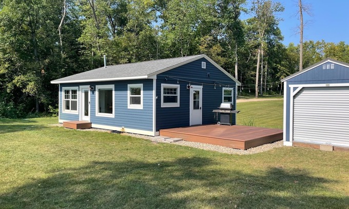 Parkers Prairie Cabina | Cozy Private Lake Irene Cabin