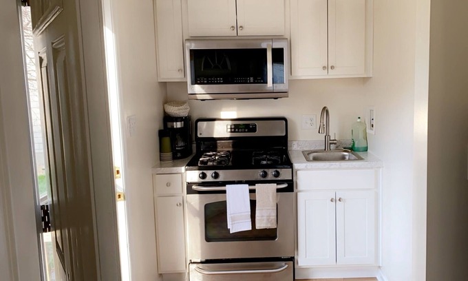 Wheaton-Glenmont Casa | Cozy private place with jacuzzi