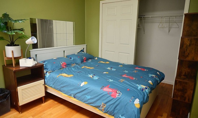 Bay Ridge Apartamento | Cozy Private Queen bed Room with Shared bathroom/1 minutes to train station.