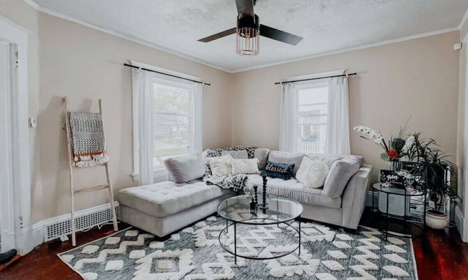 Kalamazoo Casa | COZY Private quiet room close to downtown, airport, free parking