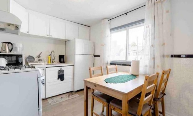 Beaconsfield Village Casa | Cozy private room in downtown