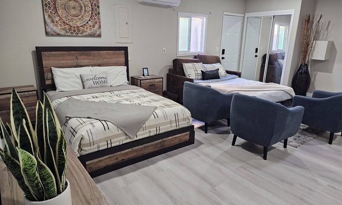 North Las Vegas Apartamento | Cozy Private Studio in Las Vegas ! Private 2 car driveway.