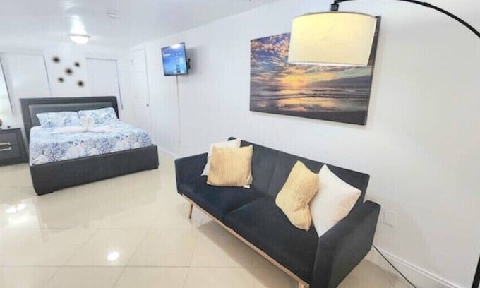Highland Garden Casa | Cozy private studio well located in Hollywood, Fl