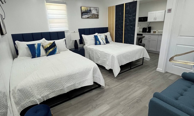 Westside Cabina | Cozy Private Tiny Guest House