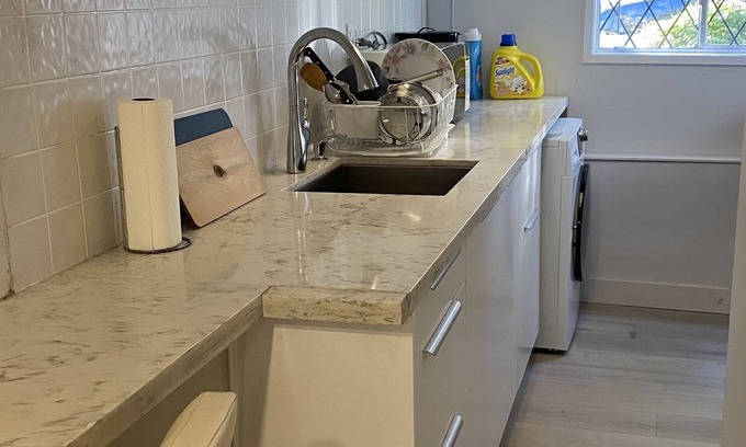 West Vancouver Apartamento | Cozy privet room near cypress sking with sharing bathroom and sharing kitchen