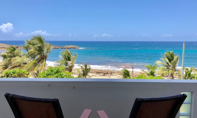 Tierras Nuevas Saliente Condominio | Lujoso condominio frente al mar en Puerto Rico, impresionantes vistas, a pasos de la playa
