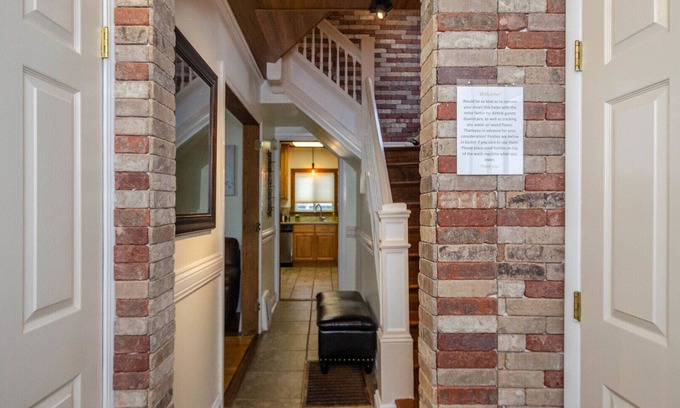 Ann Arbor Casa | Cozy- Quaint Downtown Delight!