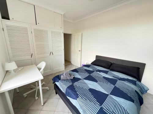 Hurlstone Park Casa | Cozy Queen Room in Sydney's Inner West - CS3