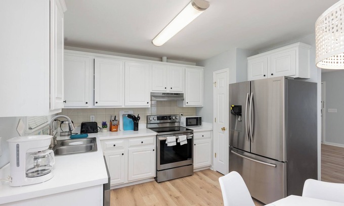 Cary Casa | Cozy Quiet Downtown Retreat: Walking to Cary Downtown Near WakeMed Cary Hospital