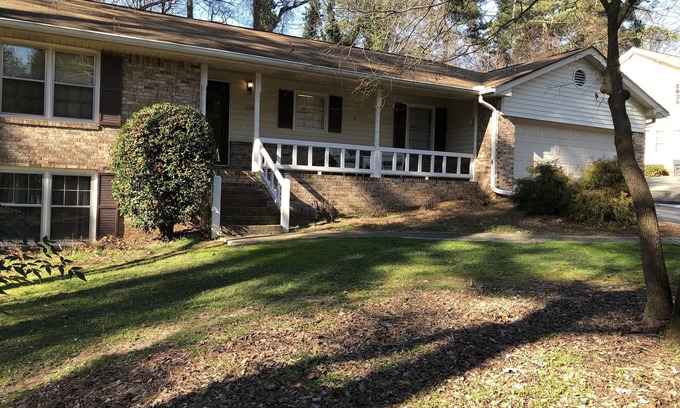 Stone Mountain Casa | Cozy Quiet Home in Great Neighborhood