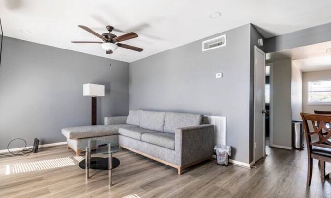 Spring Branch Central Apartamento | Cozy quiet place close to memorial mall.