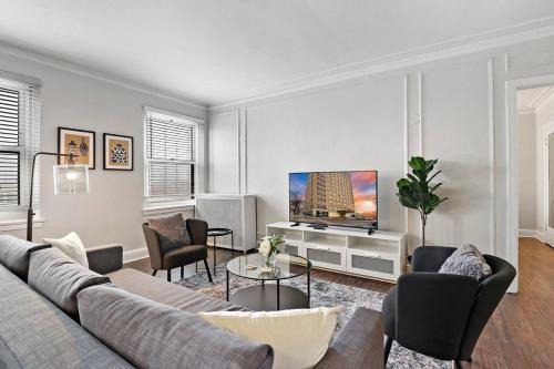 Hyde Park Apartamento | Cozy & Radiant 2BR Apartment - BStone 605