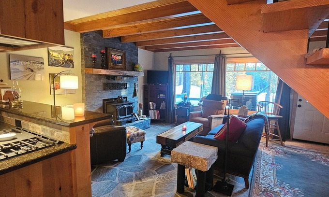 Soda Springs Cabina | Cozy railroad-inspired cabin near top ski resorts – the perfect mountain escape!