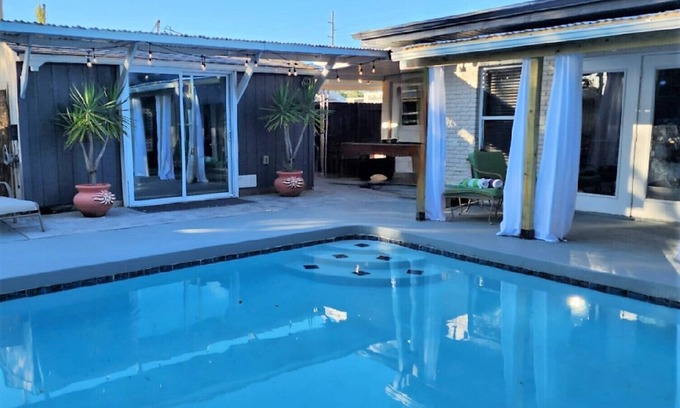 Bay Crest Park Casa | Cozy Ranch-Style Casita