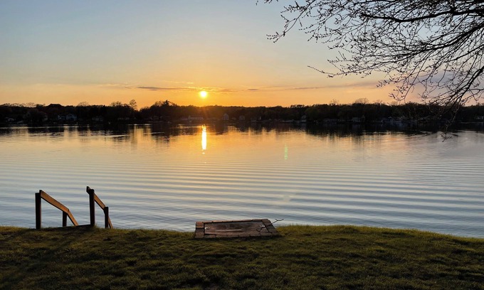 Sturgis Cabaña | Cozy, Relaxing, Romantic, Fun All Sports Lake Cottage in Southwest Michigan