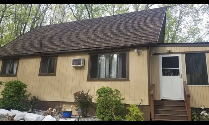 East Stroudsburg Cabina | Cozy relaxing cabin in energizing area of woods. — 5 minute walk from the river!