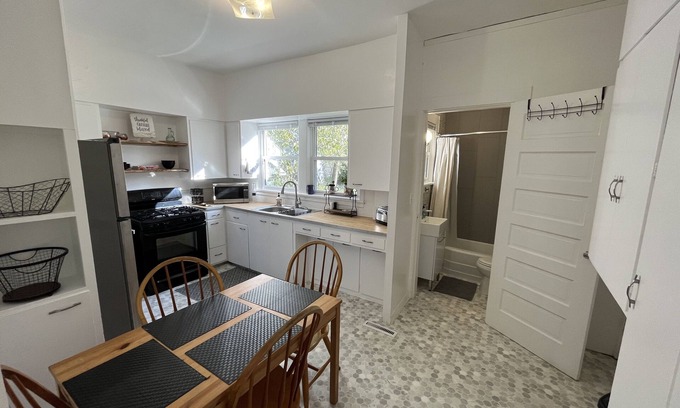 Des Moines Apartamento | Cozy remodeled 1 bedroom near Drake U and downtown